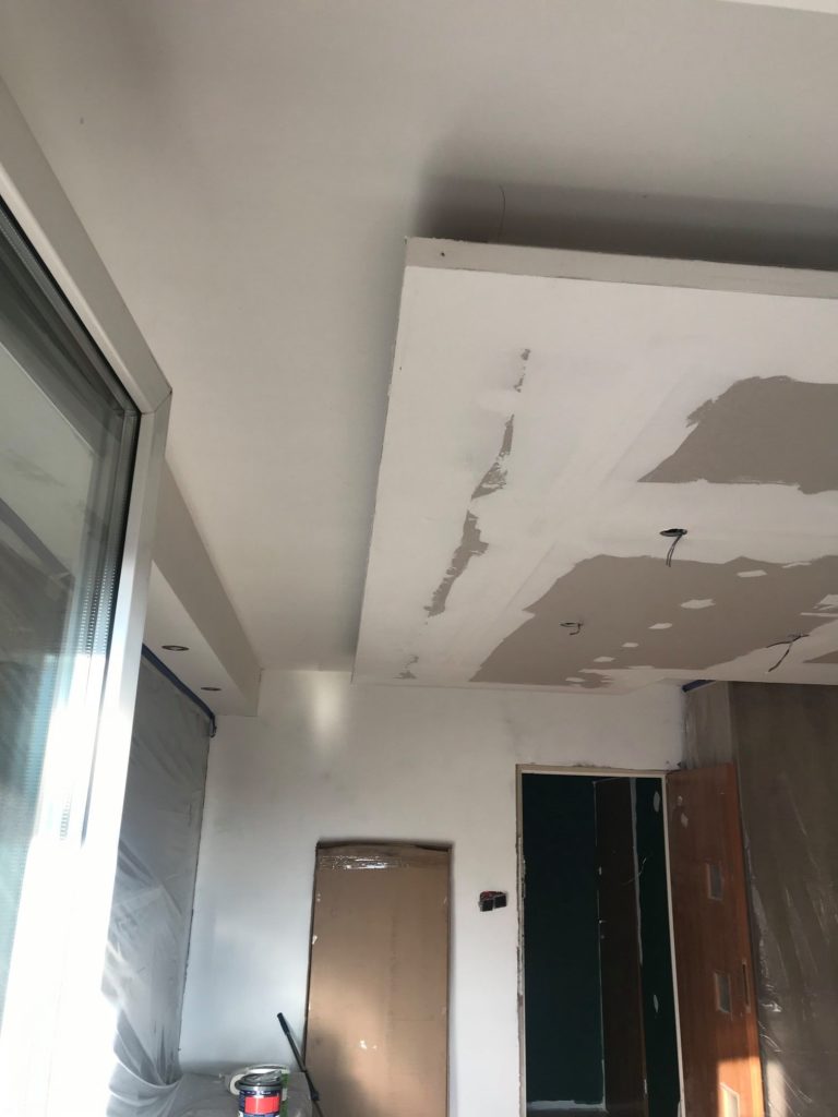 Przygotowanie sufitu do remontu