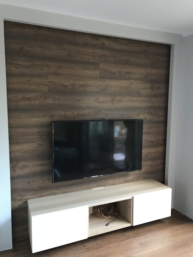 Telewizor podwieszany