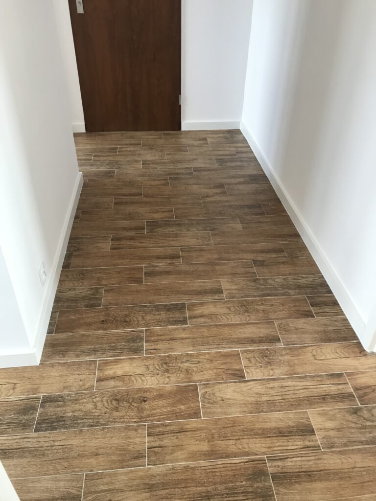 Panele podłogowe w korytarzu