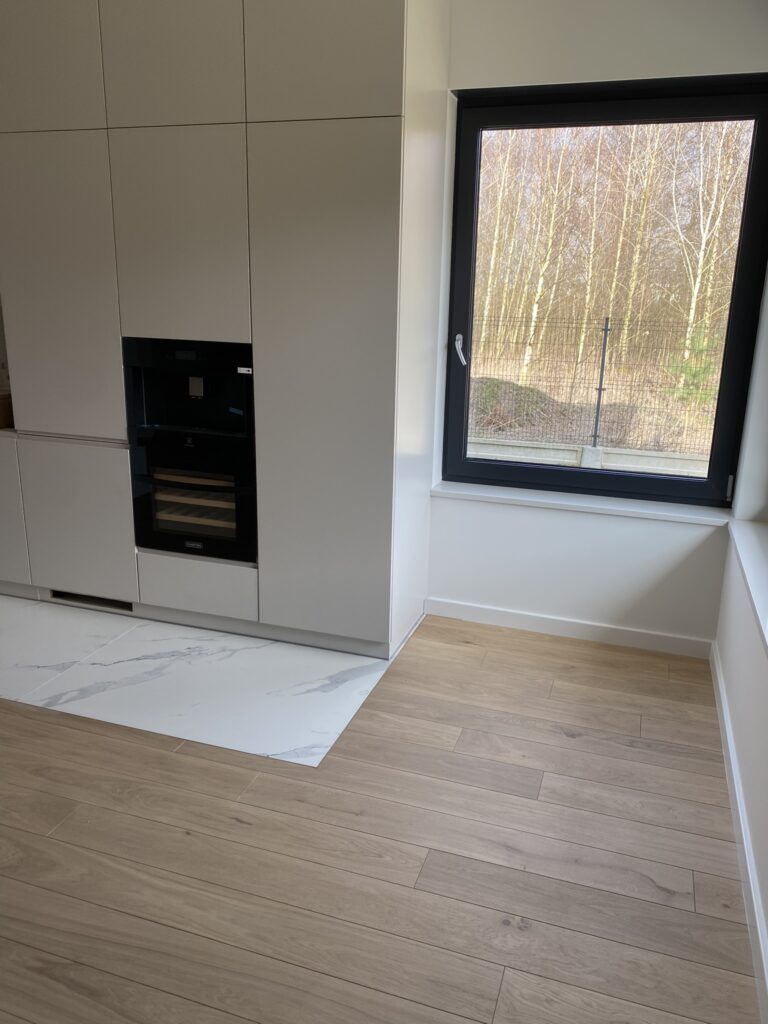 Łączenie paneli podłogowych